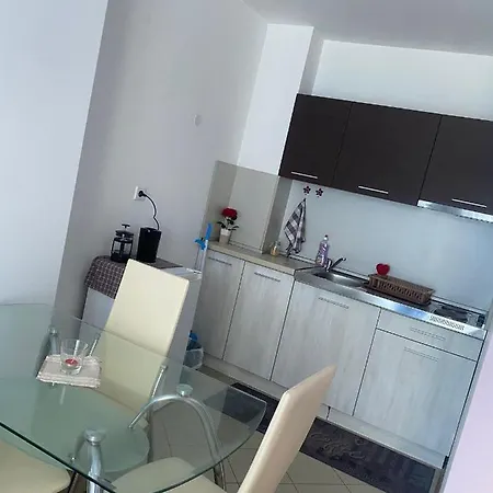 Apartment Direkt Am Pool Pomorie
