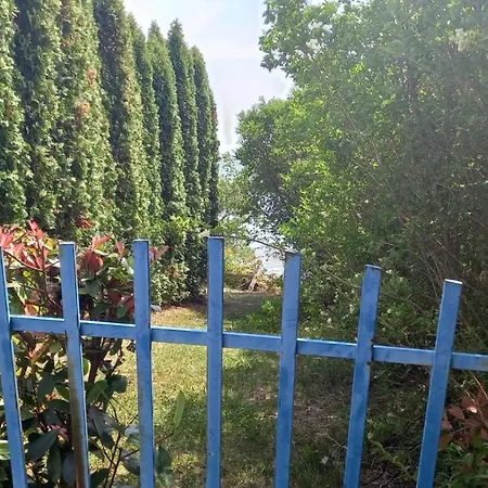 Direkt Am Pool 포마리