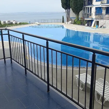 Direkt Am Pool Apartment Pomorie