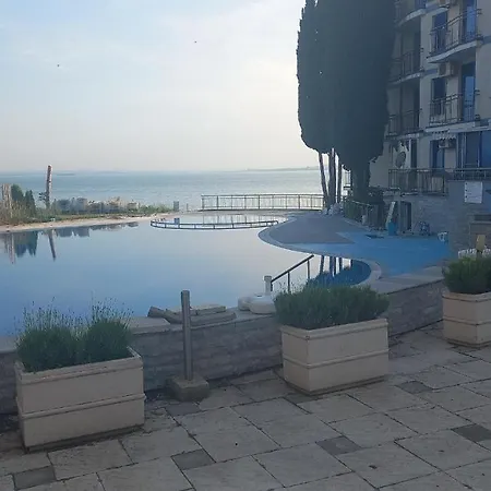 Apartment Direkt Am Pool Pomorie