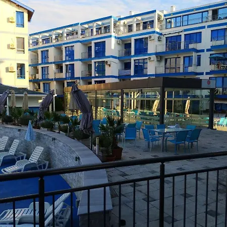 Direkt Am Pool Apartment Pomorie