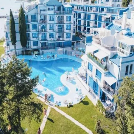 Direkt Am Pool * פומורי